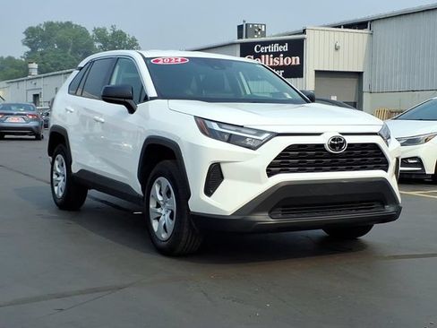 Used 2024 Toyota RAV4 LE AWD/4WD image 3