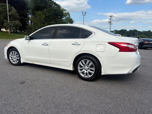 Used 2017 Nissan Altima 2.5 S w/ Power Driver Seat Package FWD image 9
