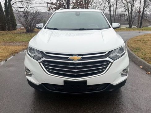 Used 2018 Chevrolet Equinox Premier image 2