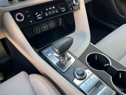 Used 2025 Genesis G70 2.5T image 41