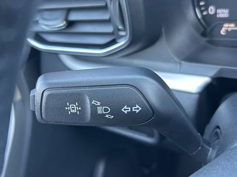 Used 2021 Ford Explorer XLT w/ Equipment Group 202A AWD/4WD image 33