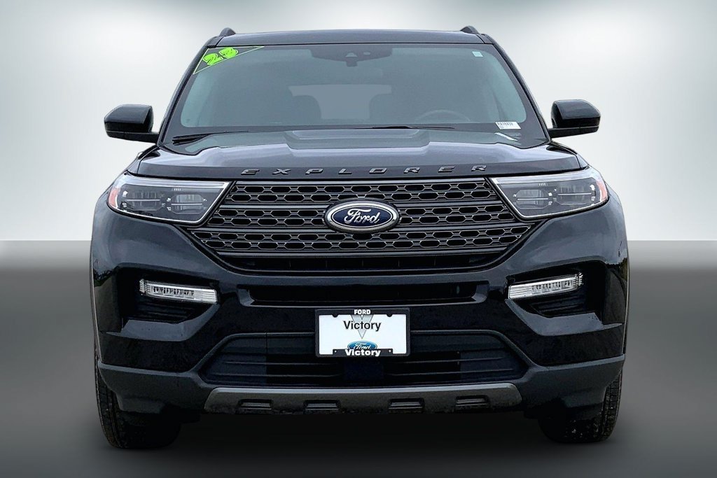 Used 2023 Ford Explorer XLT w/ Equipment Group 202A AWD/4WD image 3