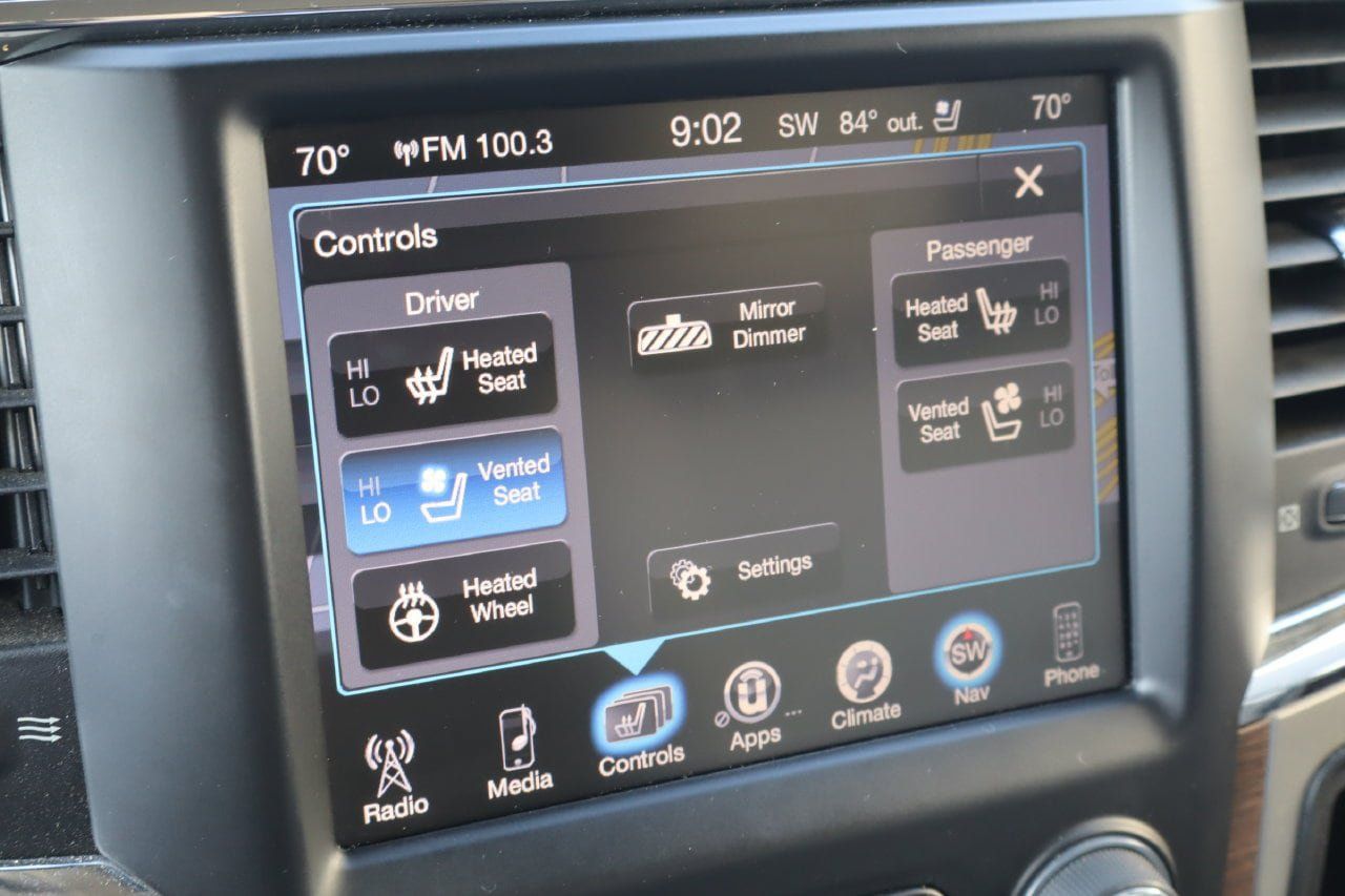 Used 2015 RAM 1500 Laramie RWD image 9