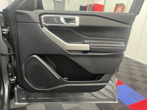 Used 2022 Ford Explorer XLT w/ Equipment Group 202A AWD/4WD image 13