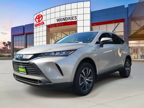 Used 2021 Toyota Venza LE AWD/4WD image 2