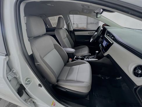 Used 2017 Toyota Corolla LE image 28
