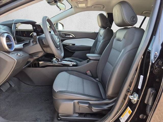 Used 2025 Chevrolet Trax LT FWD image 15