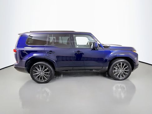 Used 2025 Lexus GX 550 w/ Accessory Package (2T) image 8