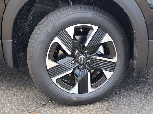 New 2026 Nissan Kicks SV AWD/4WD image 18
