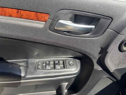 Used 2012 Chrysler 300 RWD image 7