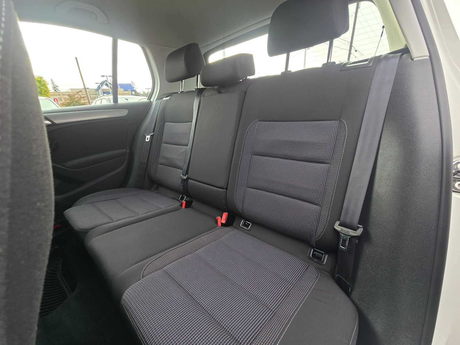 Used 2012 Volkswagen Golf 4-Door FWD image 17