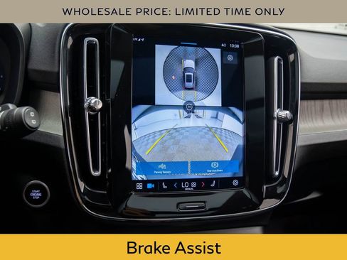 Used 2025 Volvo XC40 B5 Plus image 24