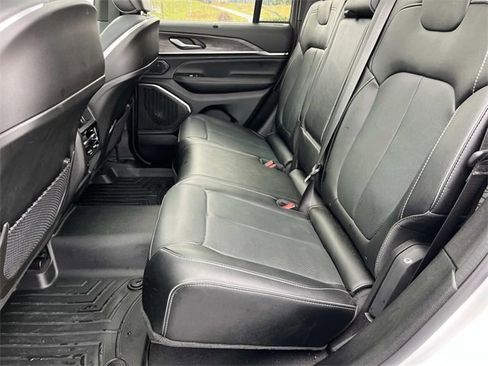 Used 2024 Jeep Grand Cherokee Overland w/ Luxury Tech Group IV image 22