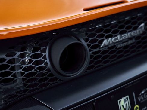 Used 2025 McLaren Artura Spider RWD image 20