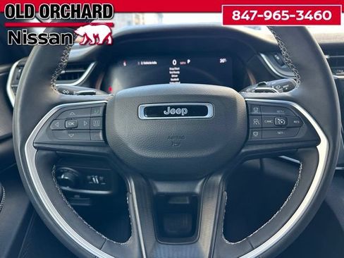 Used 2023 Jeep Grand Cherokee Altitude AWD/4WD image 23