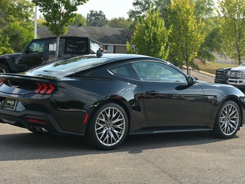 Used 2025 Ford Mustang GT Premium image 16