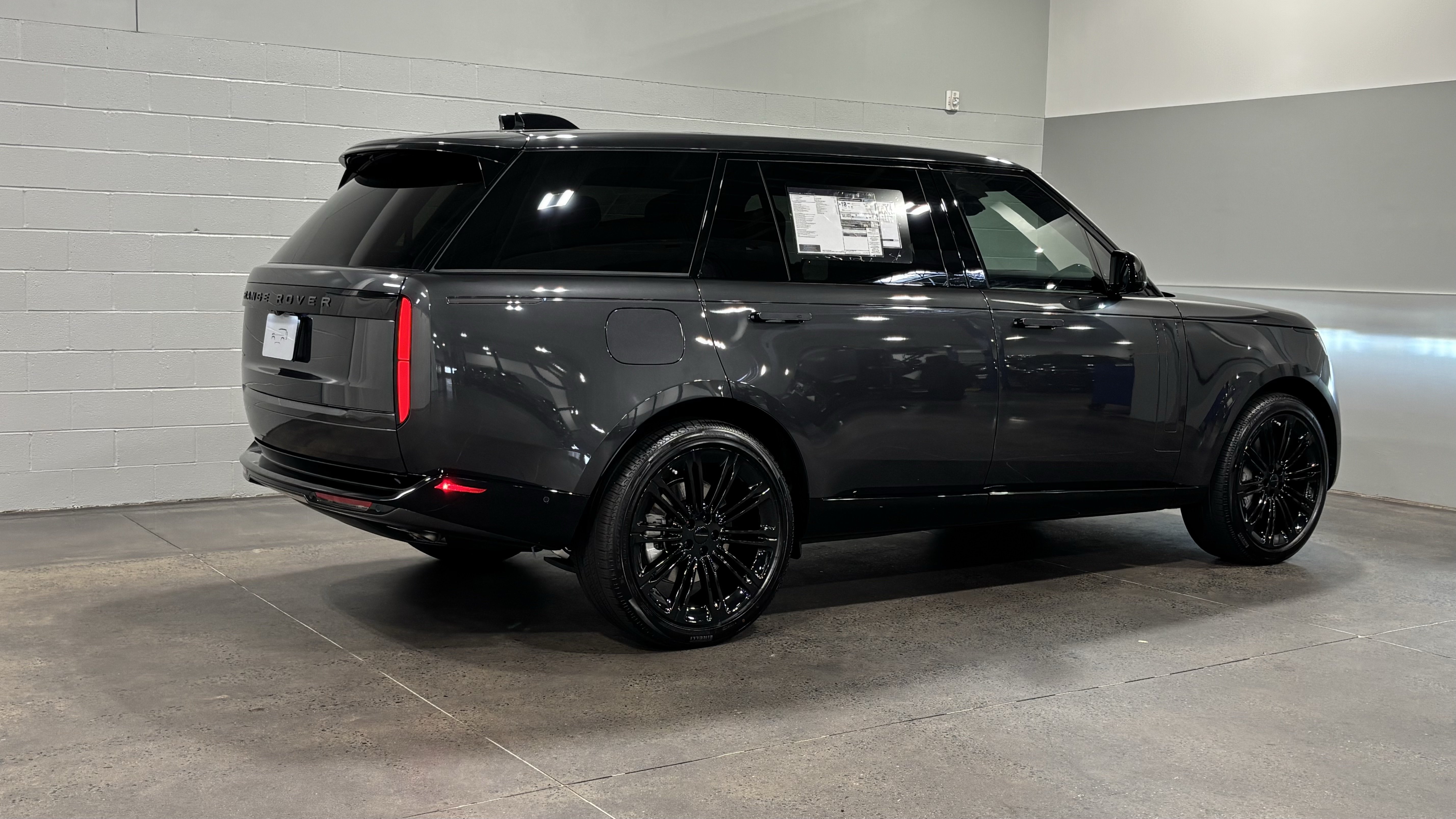 New 2026 Land Rover Range Rover Long Wheelbase SE AWD/4WD image 2