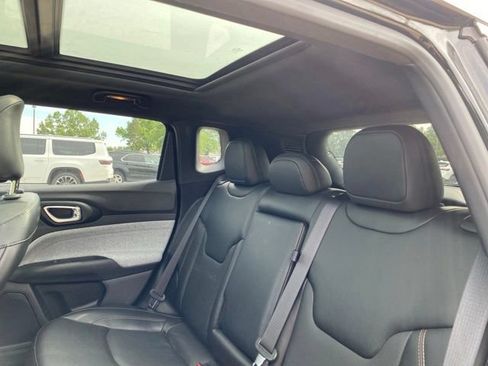 Used 2023 Jeep Compass Latitude w/ Sun and Sound Group AWD/4WD image 12