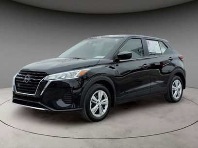 Certified 2025 Nissan Kicks Play S