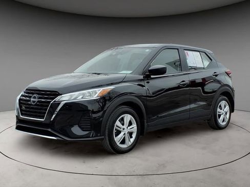 Certified 2025 Nissan Kicks Play S image 1