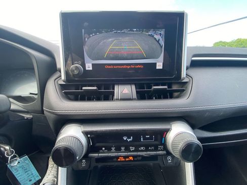 Used 2023 Toyota RAV4 LE AWD/4WD image 22