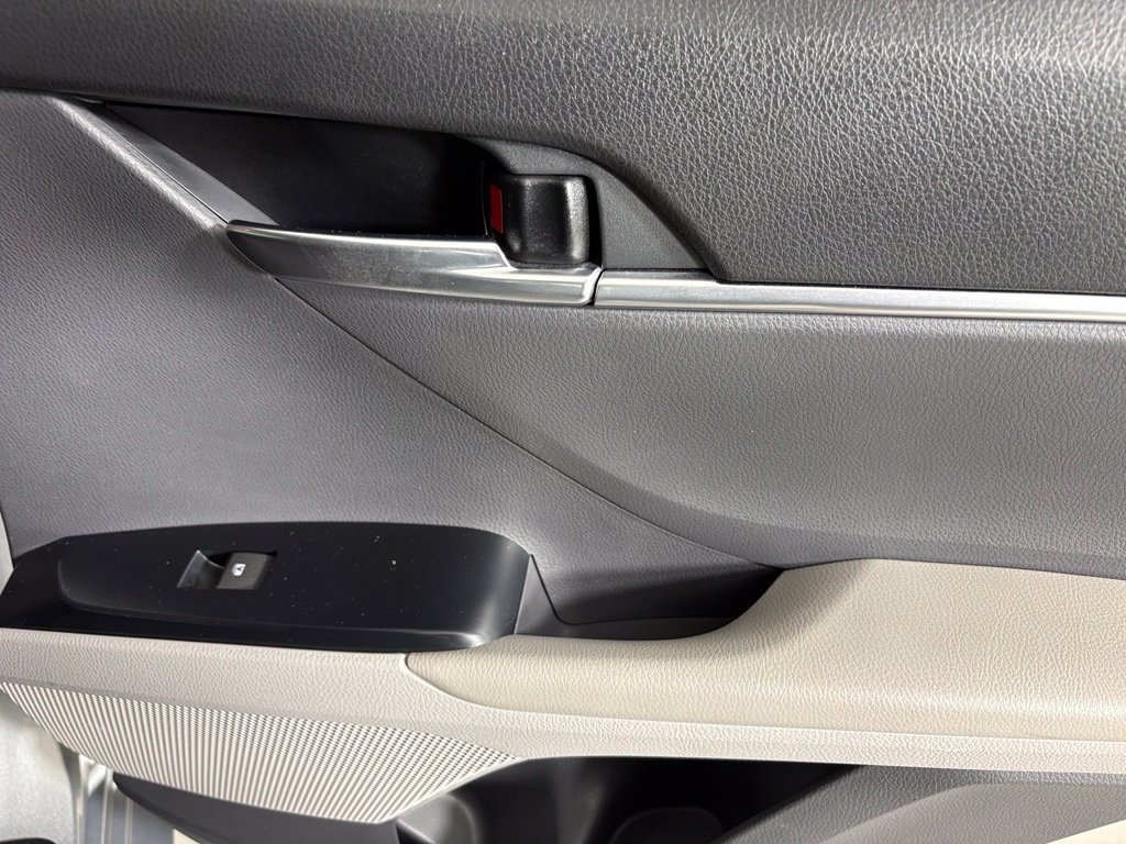 Used 2020 Toyota Camry LE w/ Carpet Mat Package FWD image 15