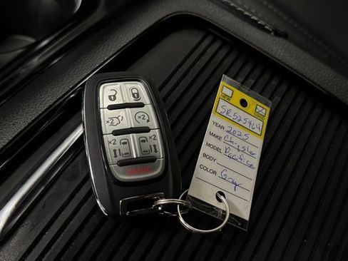 Certified 2025 Chrysler Pacifica Limited image 44