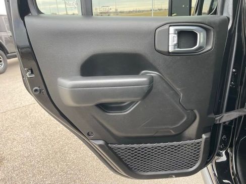 Used 2025 Jeep Wrangler Unlimited Rubicon image 16