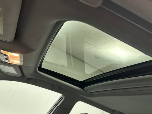 Used 2016 Toyota Camry SE w/ Moonroof Package FWD image 17
