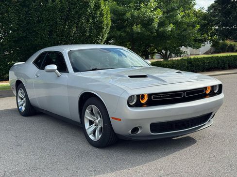 Used 2021 Dodge Challenger SXT RWD image 2