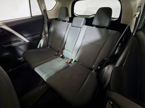 Used 2018 Toyota RAV4 LE image 20