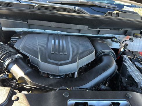 Used 2025 Chevrolet Traverse LT image 29