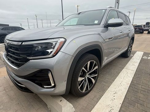 Used 2024 Volkswagen Atlas SEL Premium R-Line AWD/4WD image 2