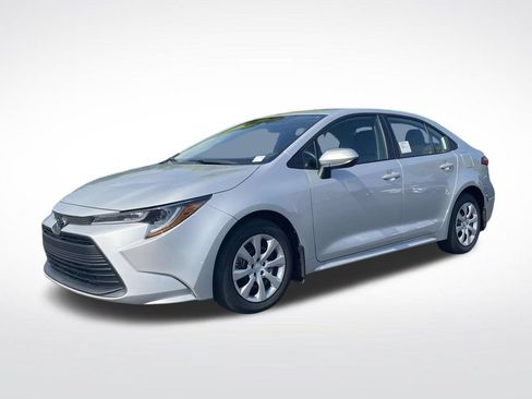 Used 2026 Toyota Corolla LE FWD image 3