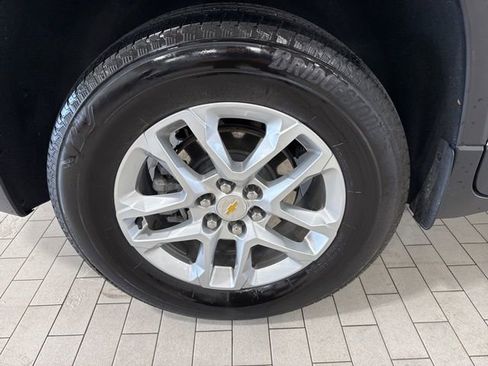 Used 2023 Chevrolet Traverse LS image 33