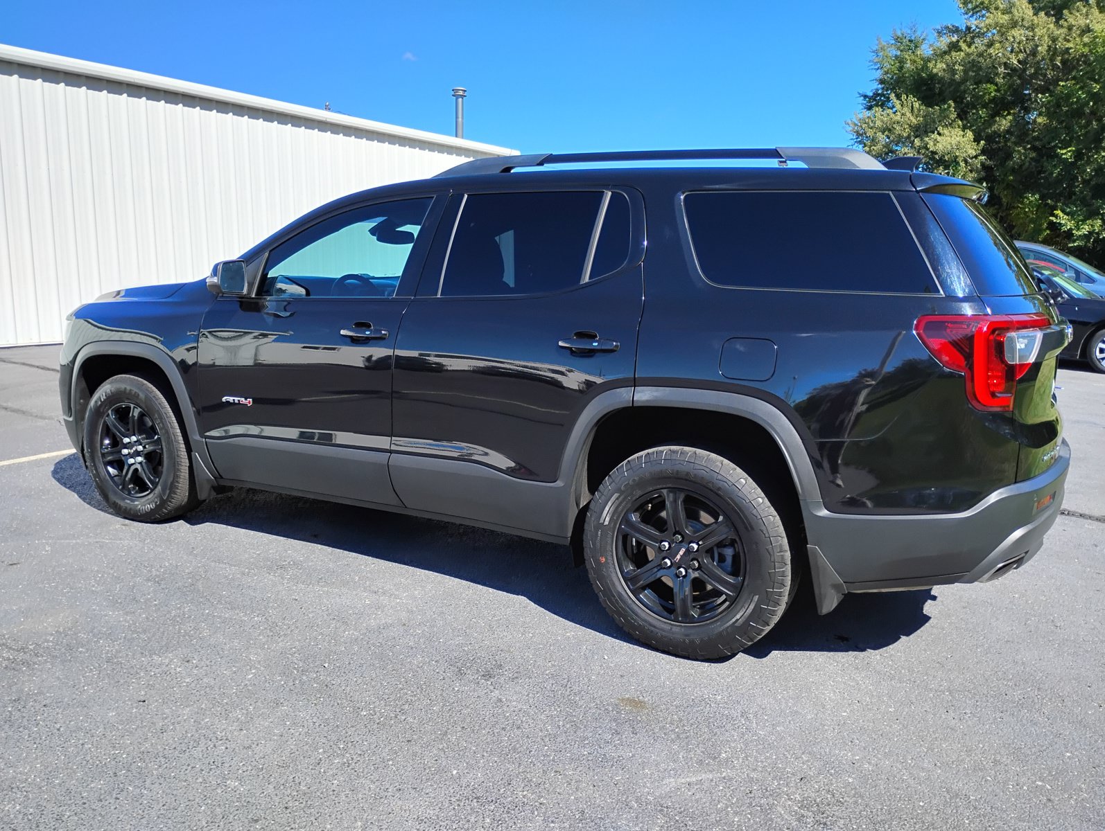 Used 2021 GMC Acadia AT4 w/ Technology Package AWD/4WD image 10