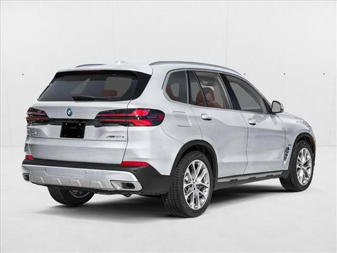 Used 2026 BMW X5 xDrive50e w/ M Sport Package AWD/4WD image 2