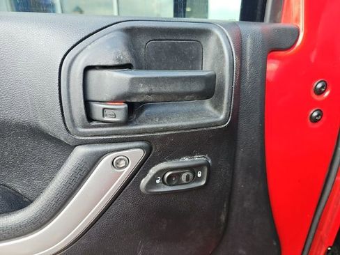 Used 2016 Jeep Wrangler Unlimited Rubicon w/ Connectivity Group image 12