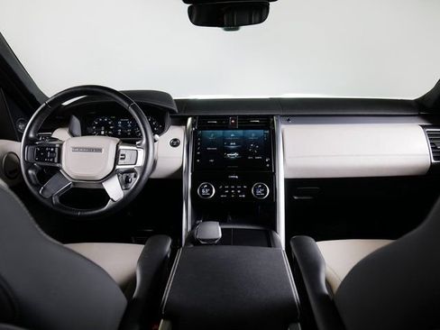 Certified 2024 Land Rover Discovery Dynamic SE AWD/4WD image 4