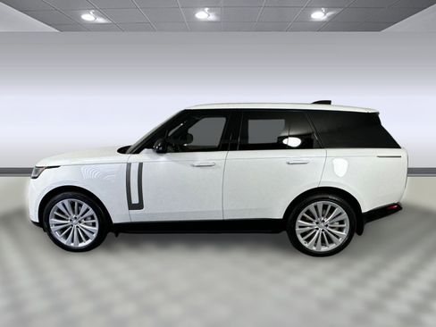 New 2025 Land Rover Range Rover SE image 2