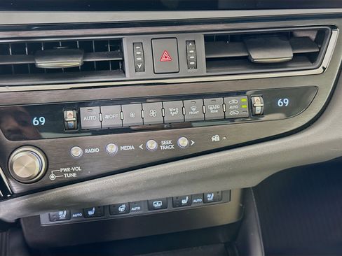 Used 2024 Lexus ES 350 w/ Accessory Package (Z2) FWD image 17