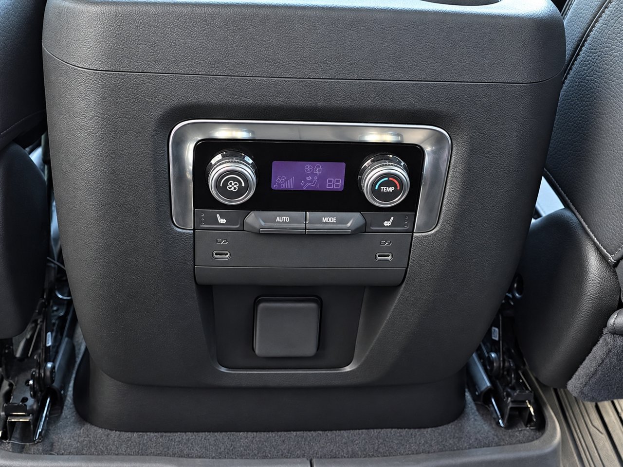 Used 2025 GMC Yukon Denali AWD/4WD image 28