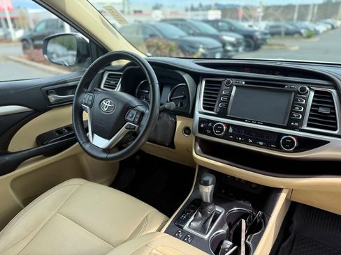 Used 2018 Toyota Highlander XLE image 21