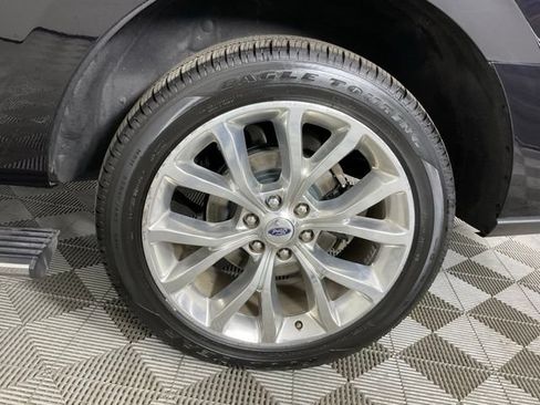 Used 2019 Ford Expedition Limited w/ Equipment Group 302A AWD/4WD image 9
