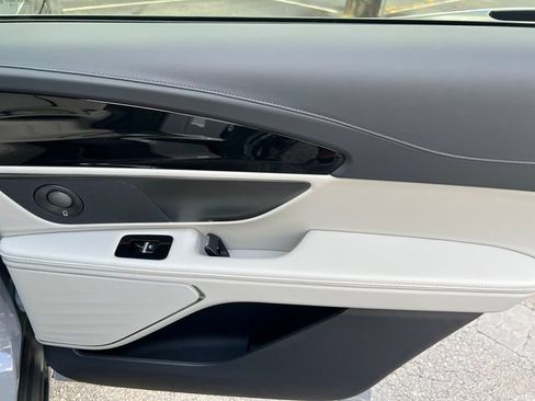 New 2026 Lincoln Nautilus Reserve w/ Jet Appearance Package AWD/4WD image 17