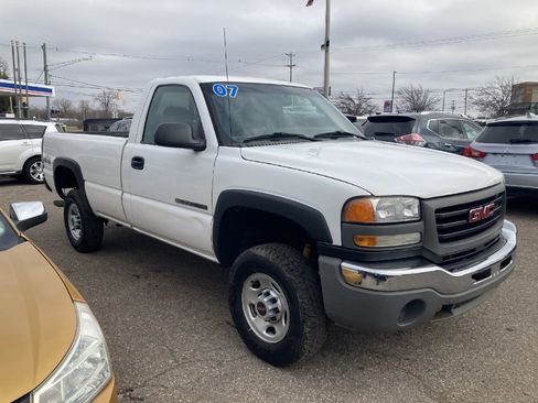 Used 2007 GMC Sierra 2500 W/T w/ Snow Plow Prep Package image 2