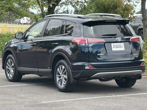 Used 2018 Toyota RAV4 LE AWD/4WD image 6