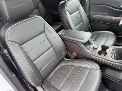 Used 2023 GMC Acadia Denali image 15