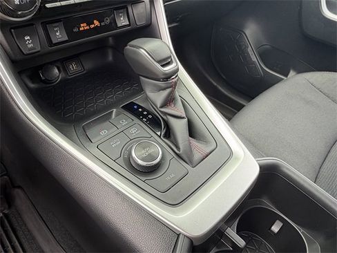 Used 2025 Toyota RAV4 SE image 17