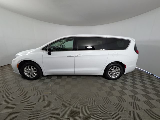Used 2024 Chrysler Pacifica Touring-L FWD image 20